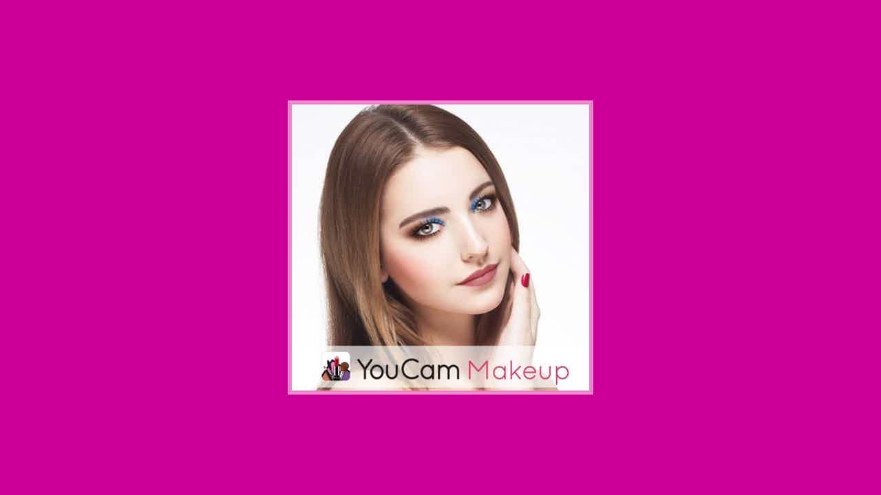 Mulher usando YouCam Makeup