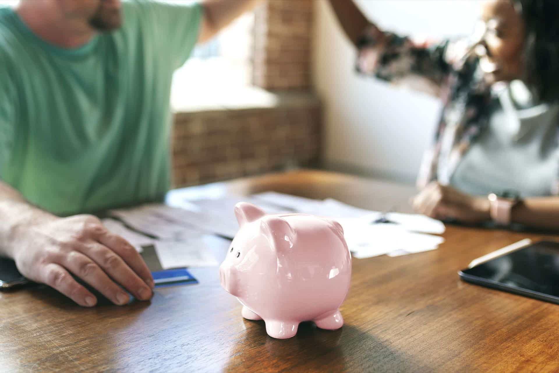 Find out the best tips for start saving money this year