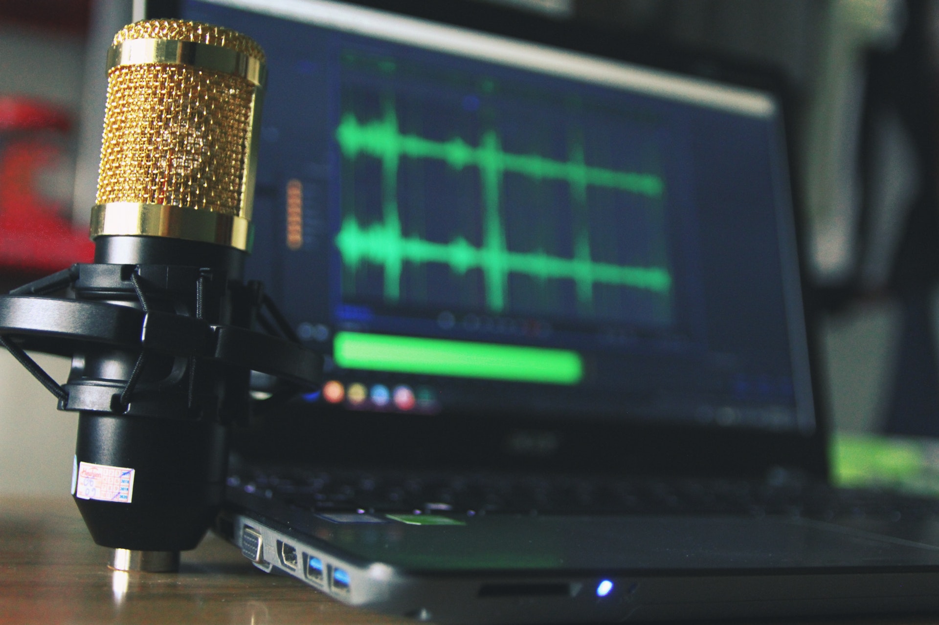 Criar podcasts é uma boa ideia para ganhar dinheiro na internet.
