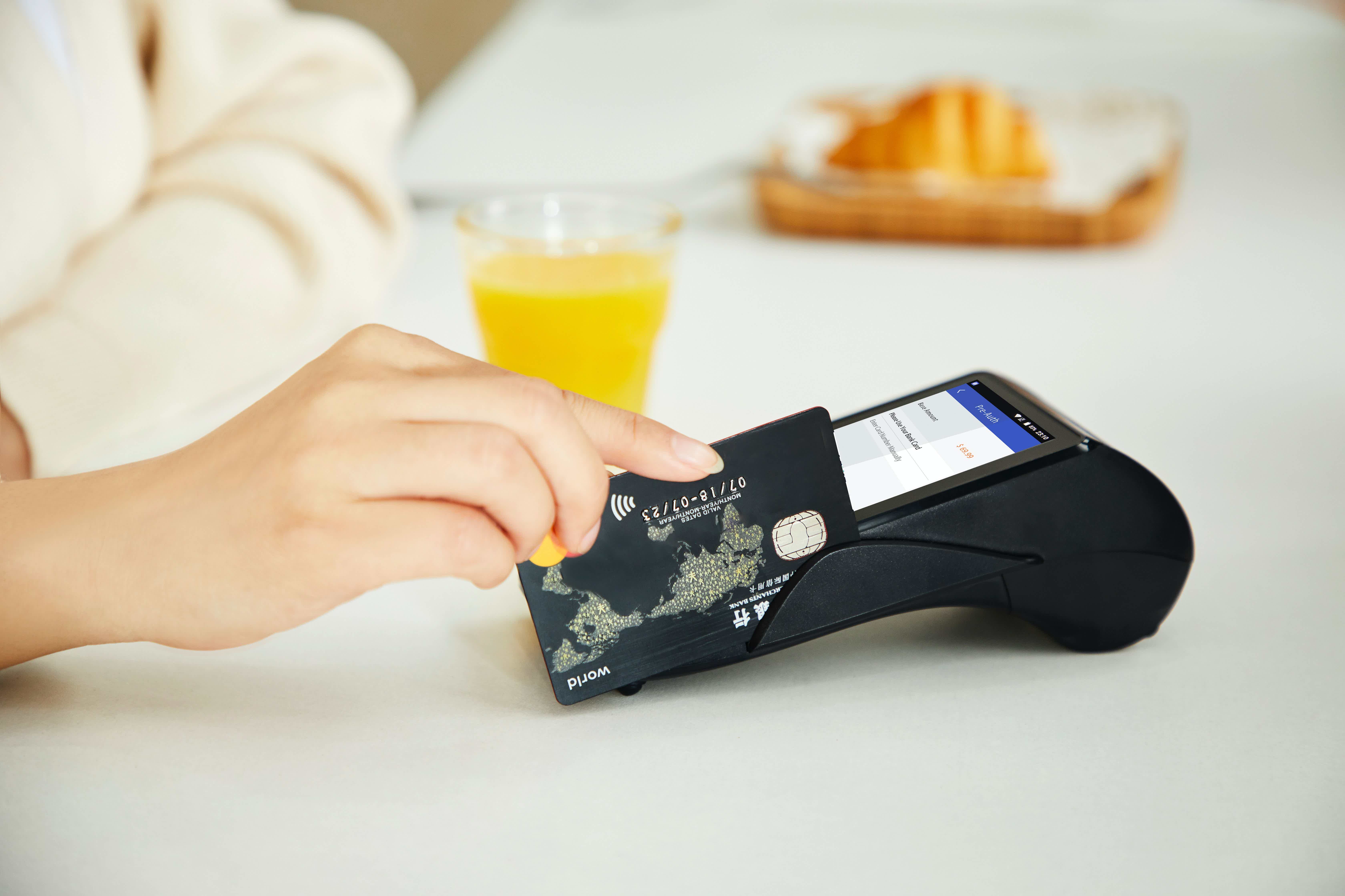 Quais as vantagens do cartão de crédito Latam Pass Itaucard Black? Fonte: Pexels.